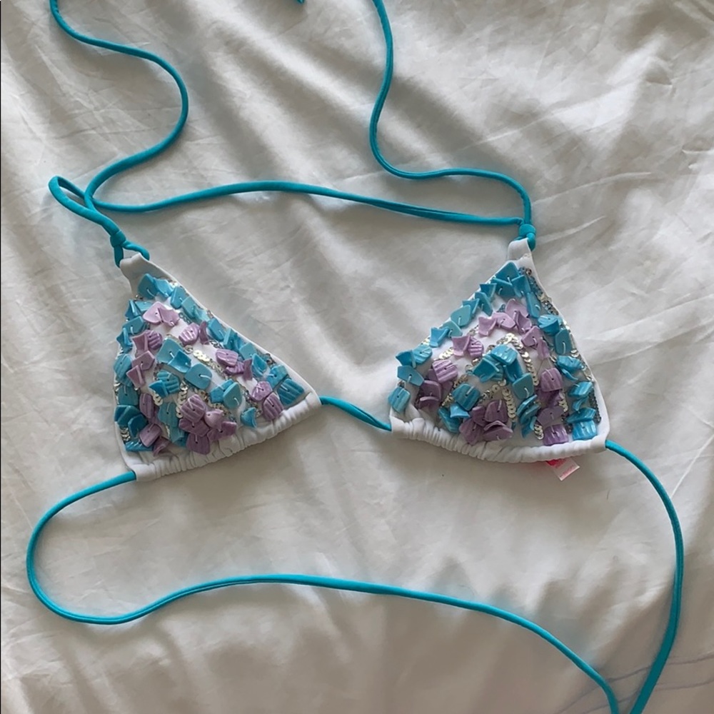 Shell bikini top